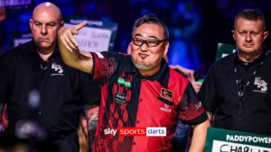 Mitsuhiko Tatsunami brings the vibes to Ally Pally with EPIC walk-on 🕺