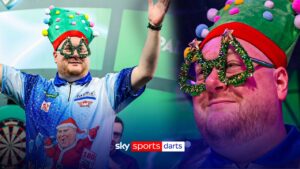 Merry Xmas! Ricky Evans with a classic Christmas walk-on 🎄