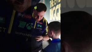 They say you never meet your heroes... 🫶 | 2025/26 Paddy Power World Darts Championship