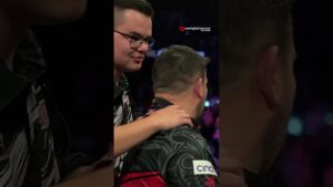 All smiles between Gian van Veen and Jonny Clayton at the end of the match! 😀 #darts #shorts