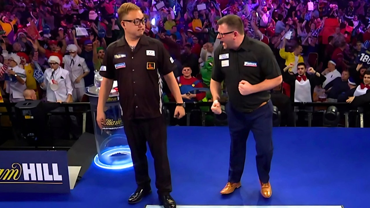 19 Minutes of Unsportsmanlike Darts Moments